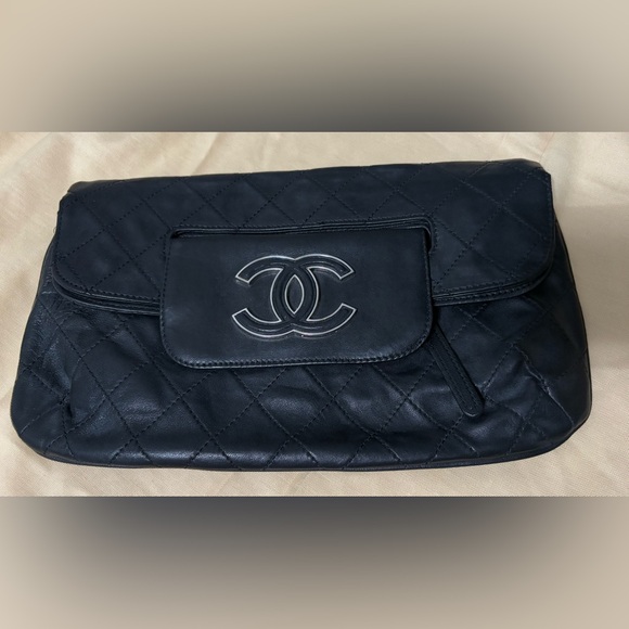 Chanel Hamptons Foldover Clutch Black Quilted Leather Handbag - Picture 14 of 16